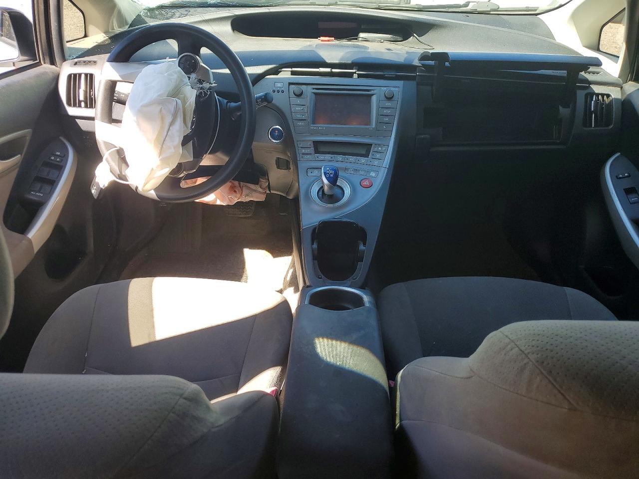 2013 TOYOTA PRIUS THREE — Фото 8 из 13