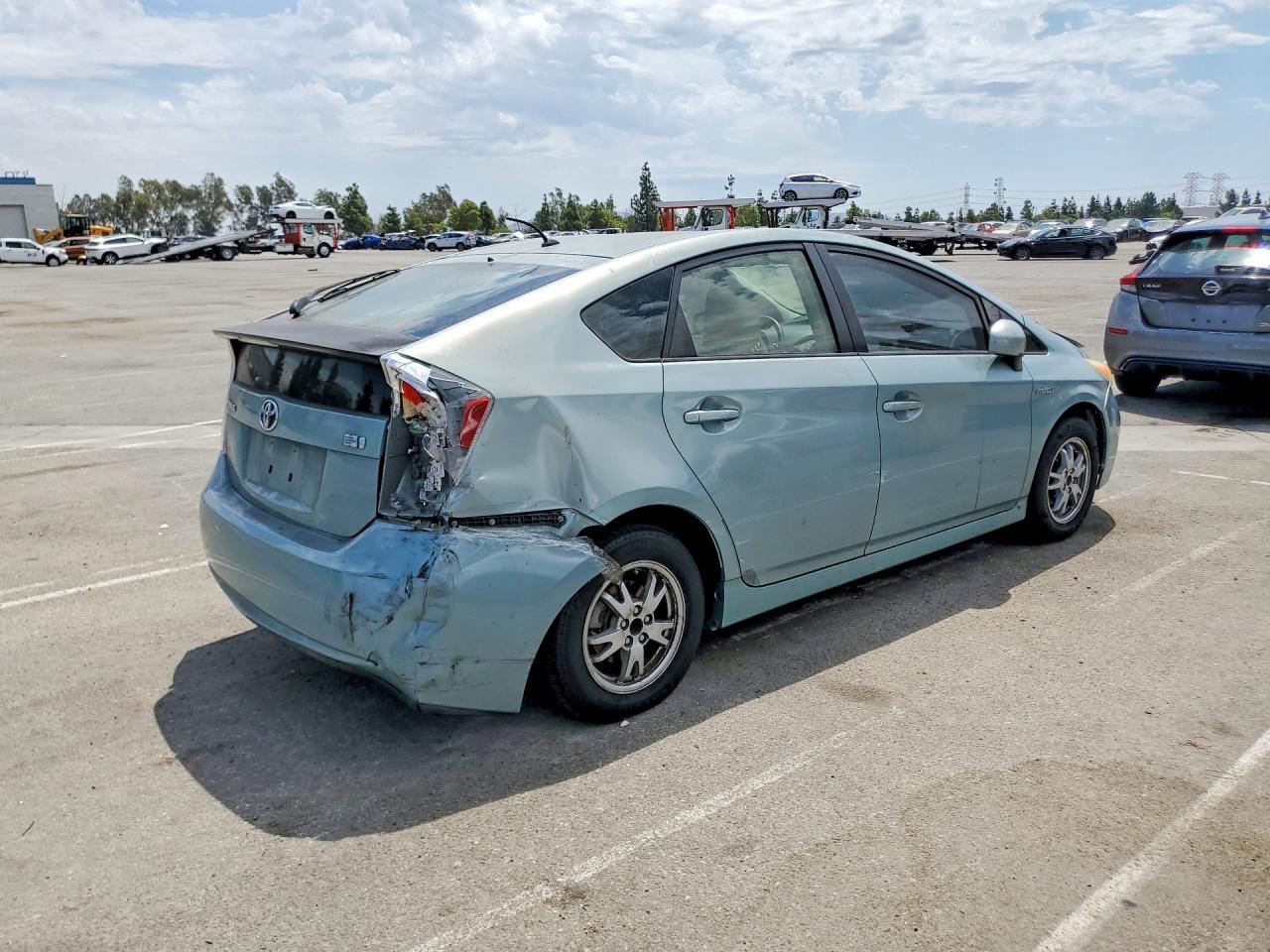 2013 TOYOTA PRIUS TWO — Фото 3 из 12