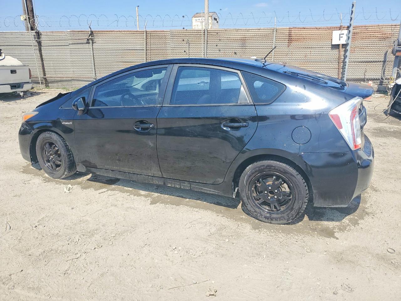 2013 TOYOTA PRIUS FOUR — Фото 2 из 13