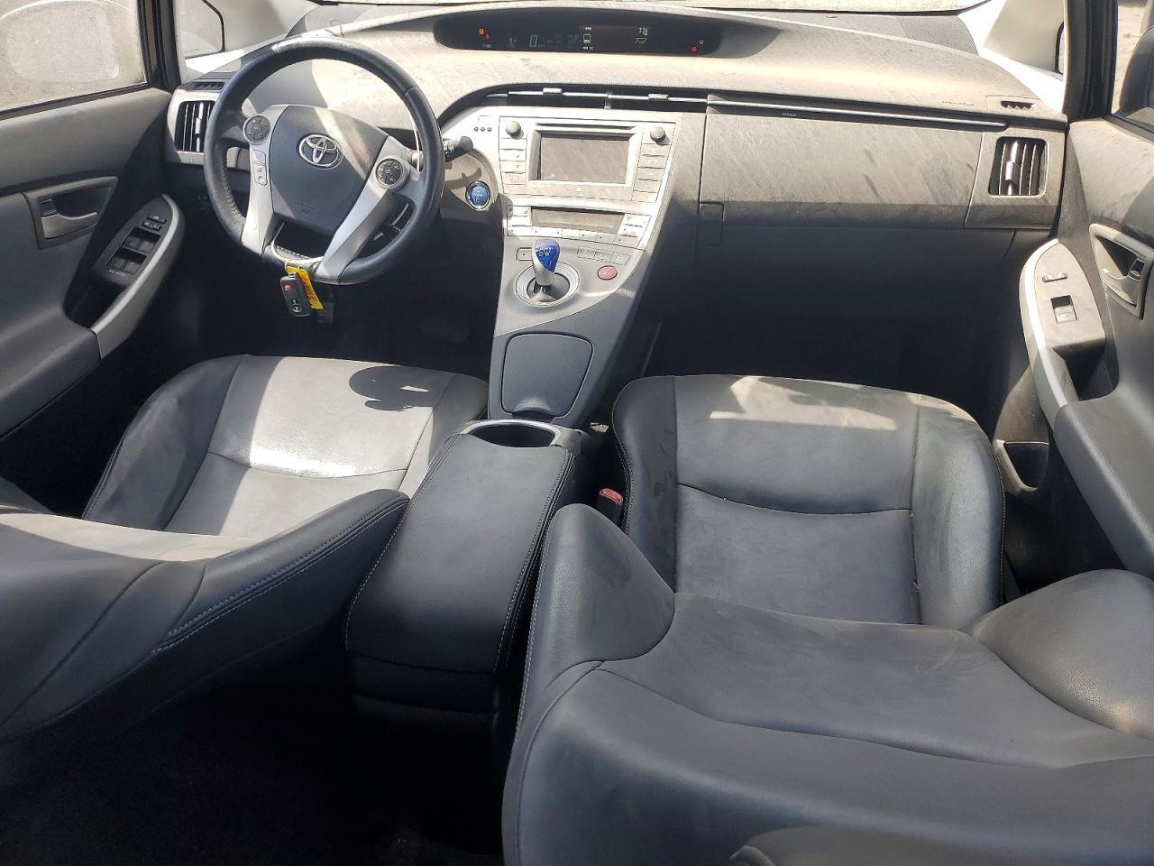 2013 TOYOTA PRIUS FOUR — Фото 8 из 13