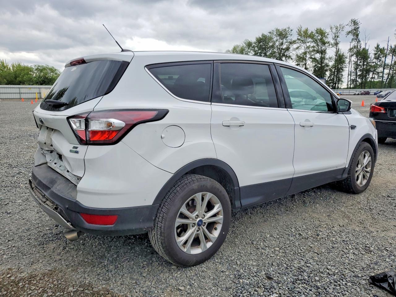 2017 FORD ESCAPE SE — Фото 3 из 14