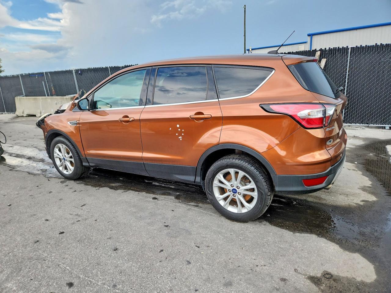 2017 FORD ESCAPE SE — Фото 2 из 13