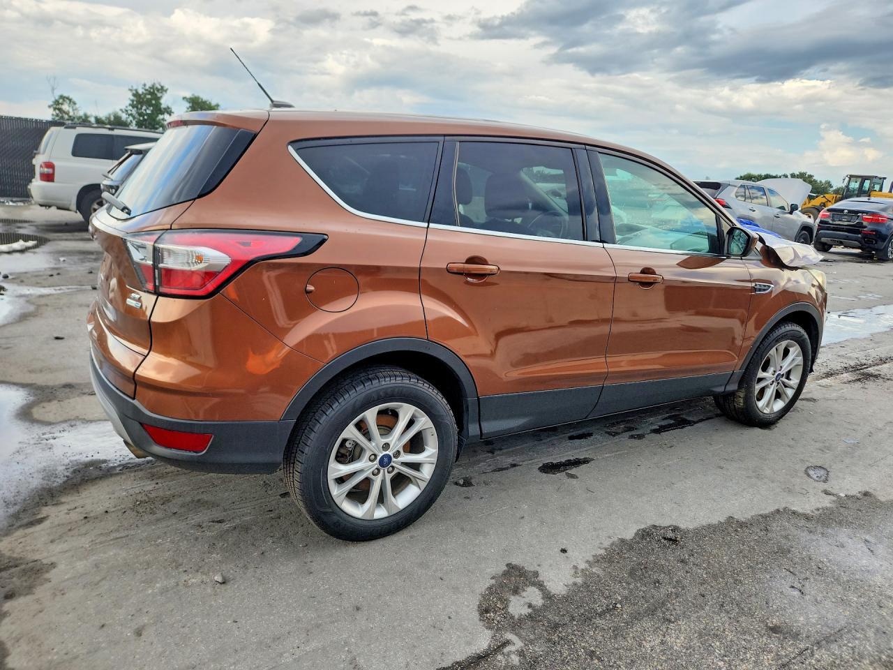 2017 FORD ESCAPE SE — Фото 3 из 13