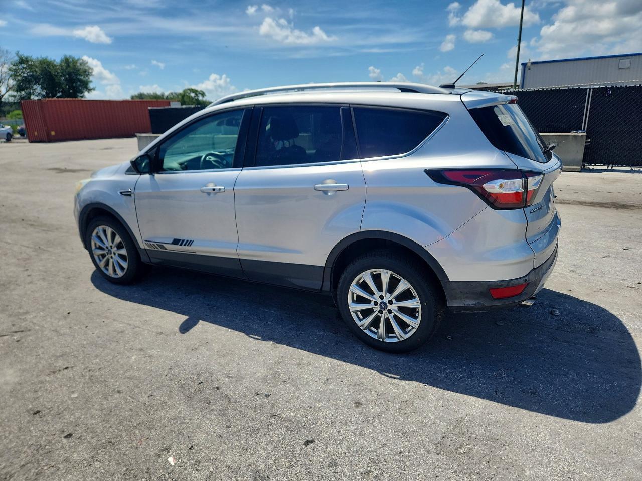 2017 FORD ESCAPE TITANIUM — Фото 2 из 13