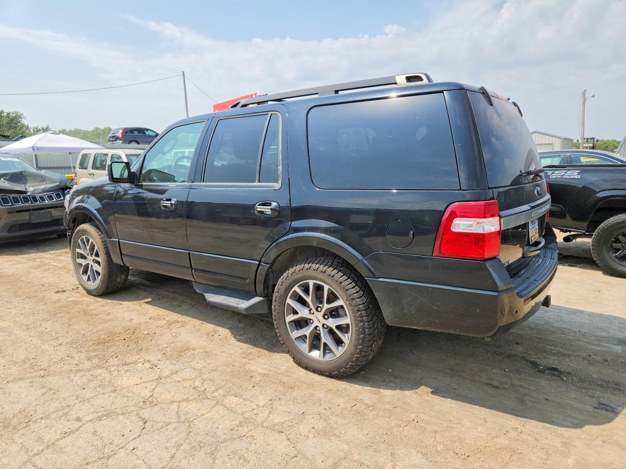 2017 FORD EXPEDITION XLT — Фото 2 из 13