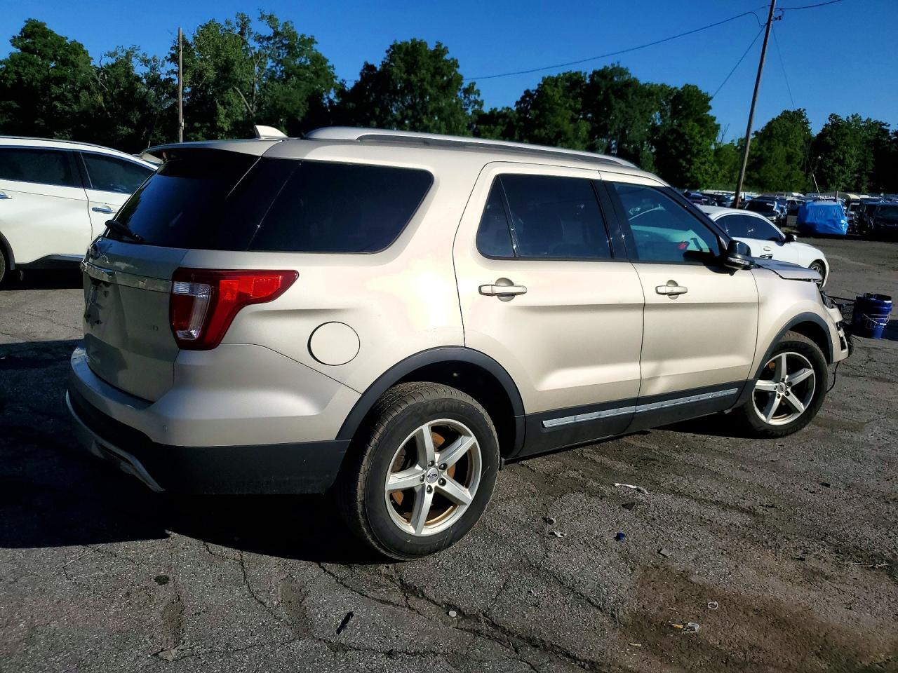2017 FORD EXPLORER XLT — Фото 3 из 13