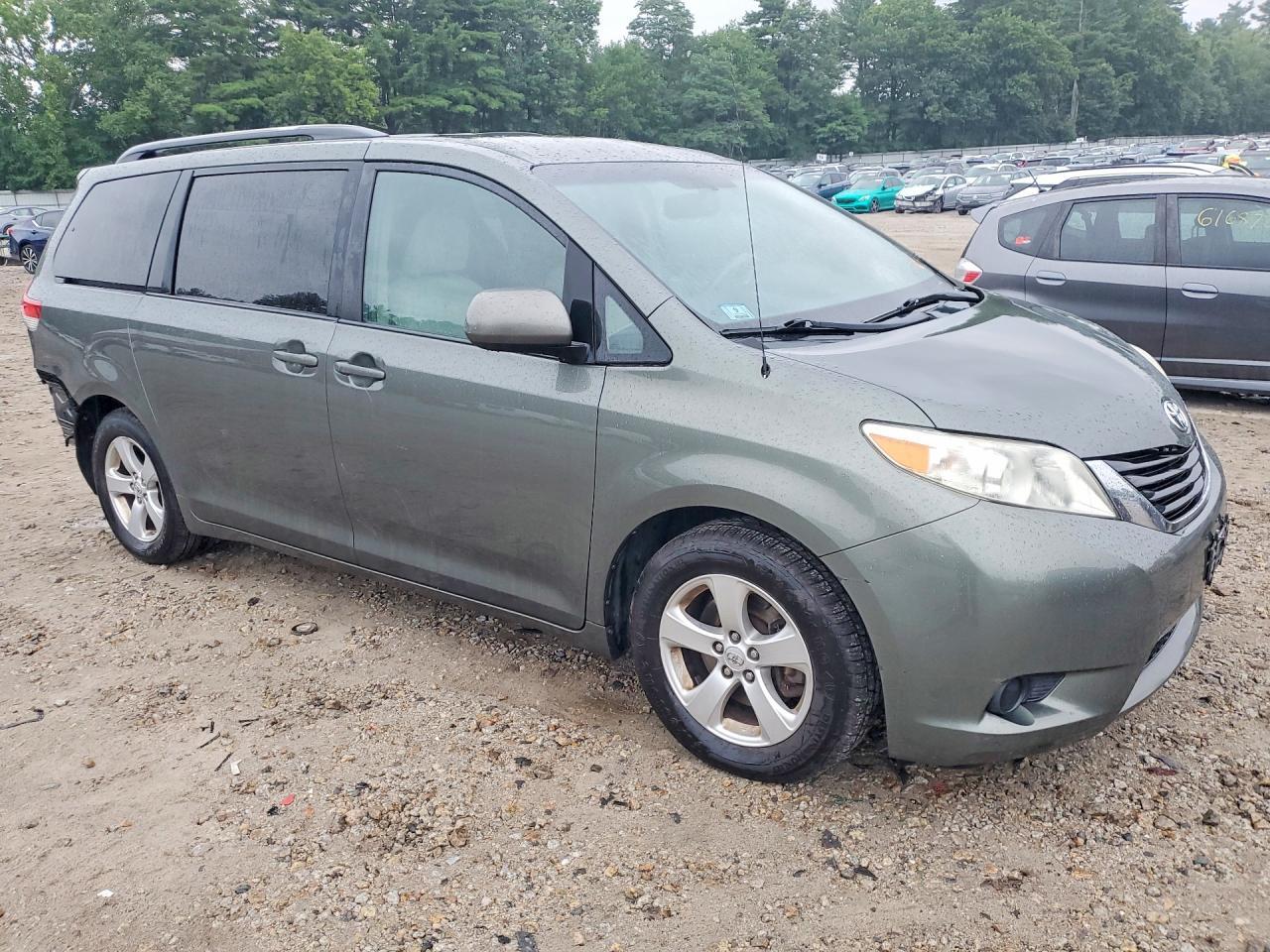 2013 TOYOTA SIENNA LE — Фото 4 из 14