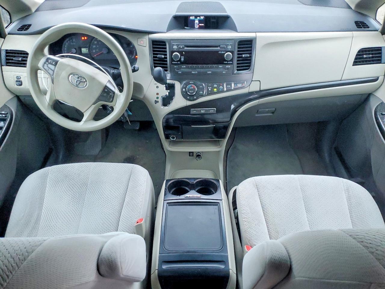 2013 TOYOTA SIENNA LE — Фото 8 из 14