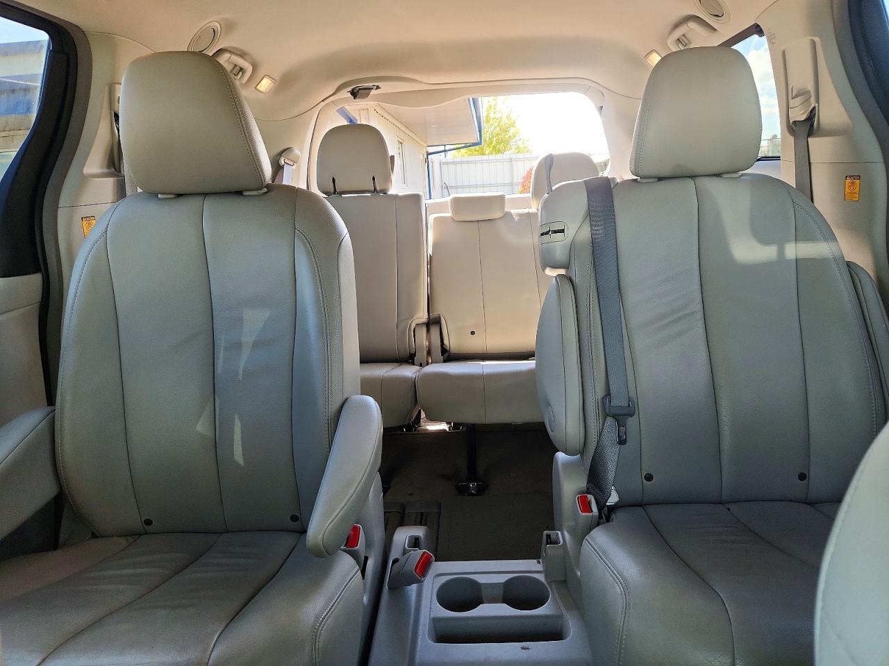 2013 TOYOTA SIENNA XLE 8-PASSENGER — Фото 10 из 13