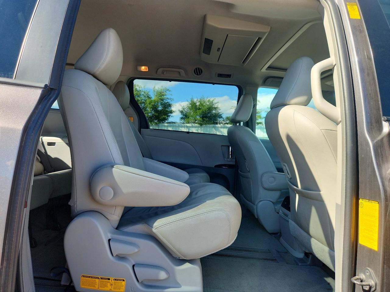 2013 TOYOTA SIENNA XLE 8-PASSENGER — Фото 11 из 13