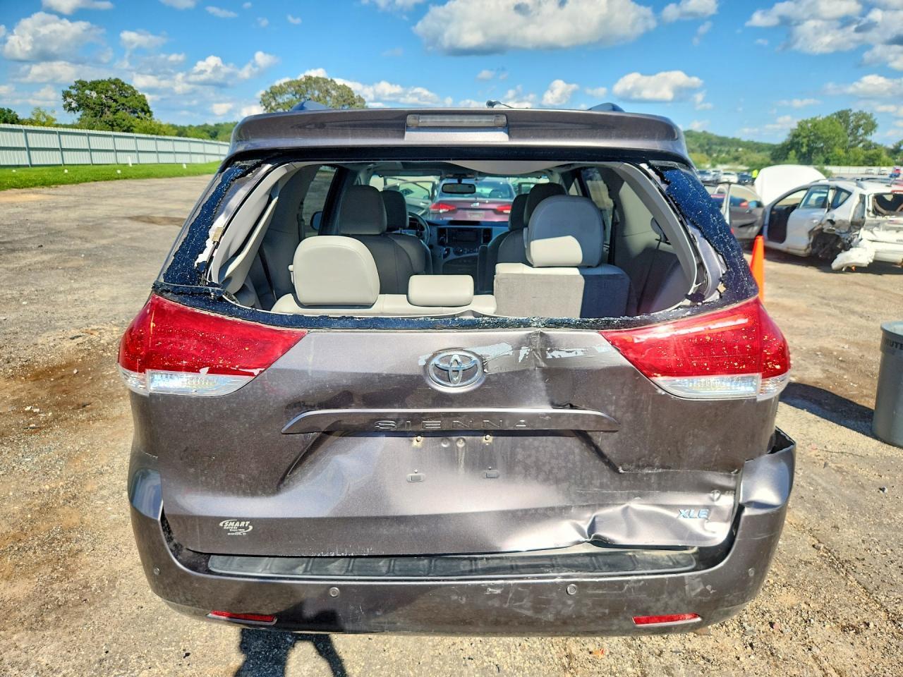 2013 TOYOTA SIENNA XLE 8-PASSENGER — Фото 6 из 13