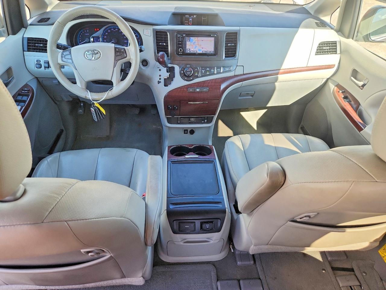 2013 TOYOTA SIENNA XLE 8-PASSENGER — Фото 8 из 13