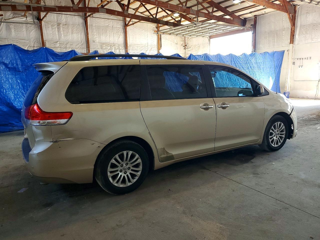 2013 TOYOTA SIENNA XLE 8-PASSENGER — Фото 3 из 13