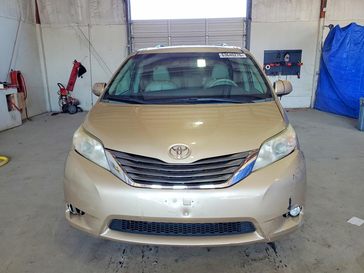 2013 TOYOTA SIENNA XLE 8-PASSENGER — Фото 5 из 13