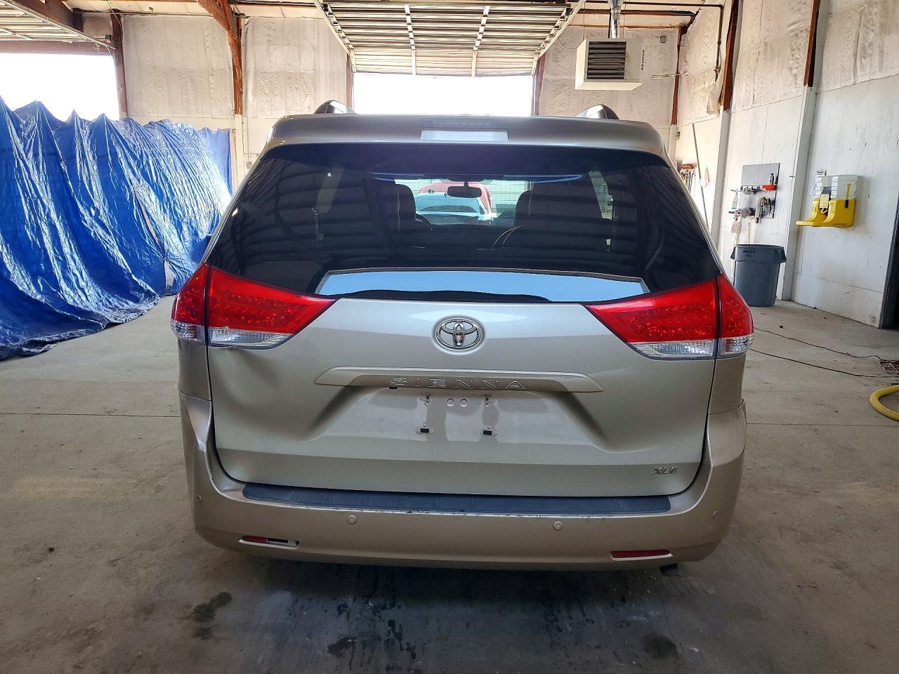 2013 TOYOTA SIENNA XLE 8-PASSENGER — Фото 6 из 13