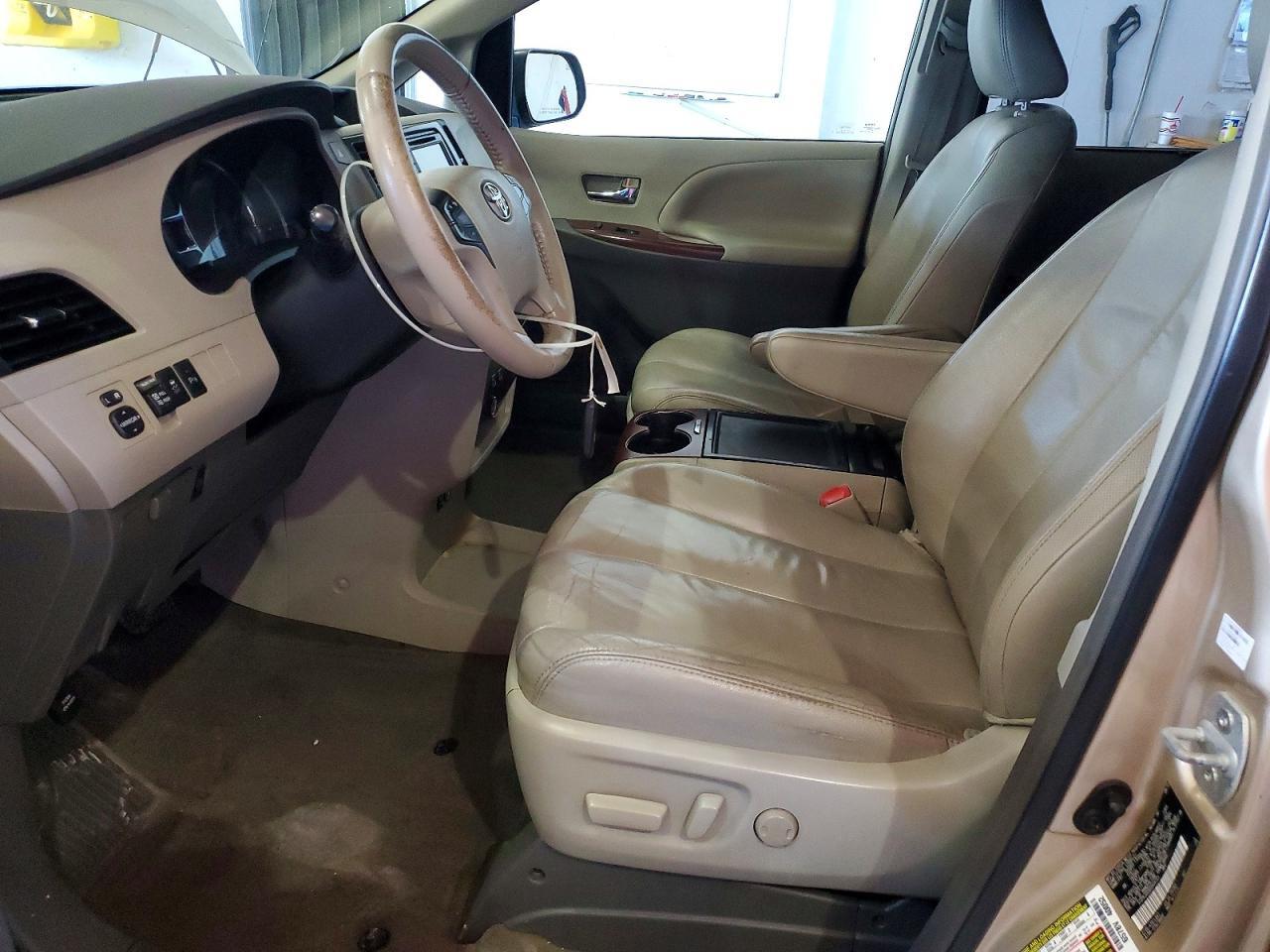 2013 TOYOTA SIENNA XLE 8-PASSENGER — Фото 7 из 13