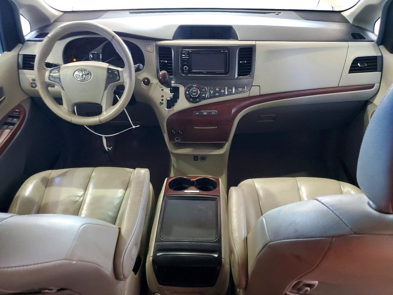 2013 TOYOTA SIENNA XLE 8-PASSENGER — Фото 8 из 13