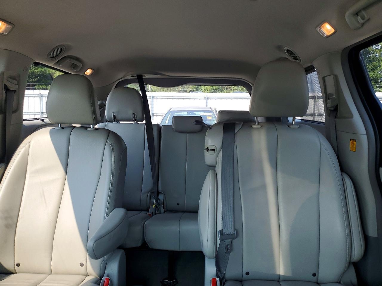 2013 TOYOTA SIENNA XLE 8-PASSENGER — Фото 10 из 13