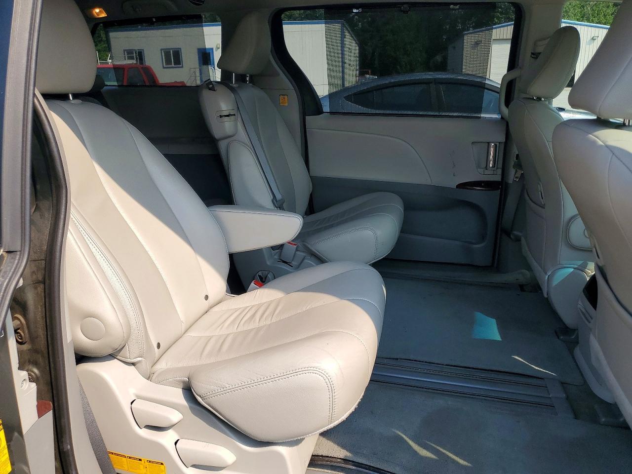 2013 TOYOTA SIENNA XLE 8-PASSENGER — Фото 11 из 13
