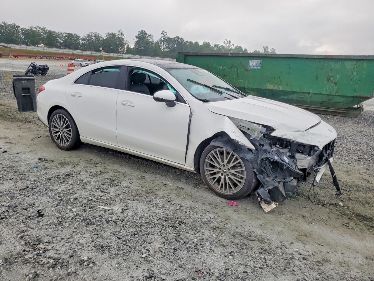 2025 MERCEDES-BENZ CLA 250 — Фото 4 из 12