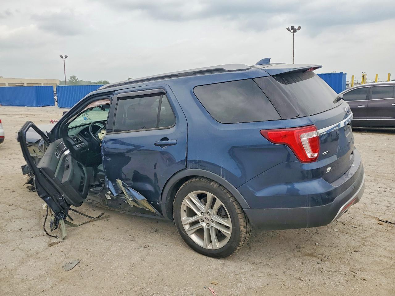 1FM5K8D8XHGE21348 2017 FORD EXPLORER photo no. 2