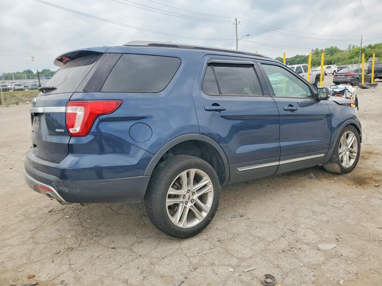 1FM5K8D8XHGE21348 2017 FORD EXPLORER photo no. 3