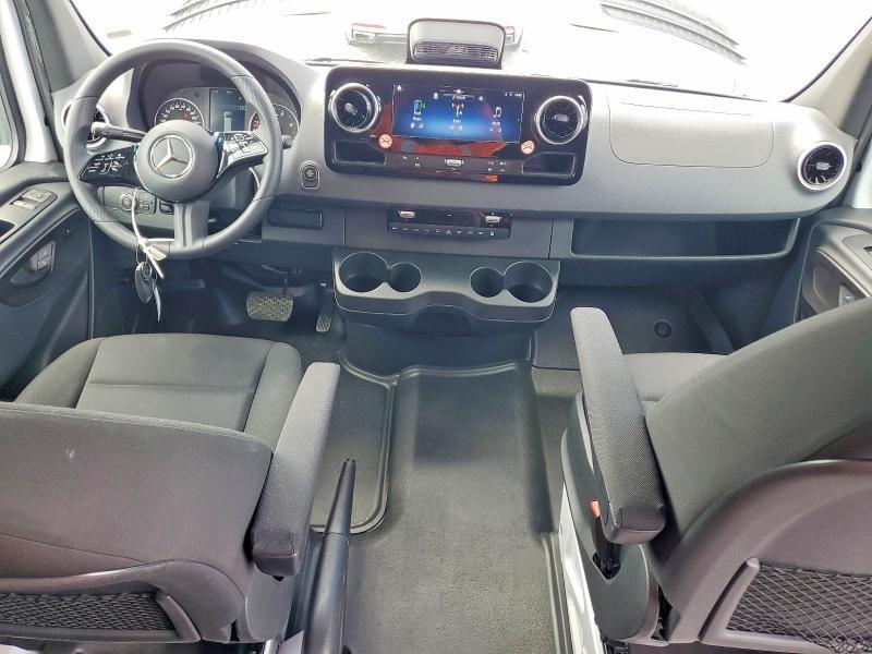 2025 MERCEDES-BENZ SPRINTER 2500 — Фото 8 из 13