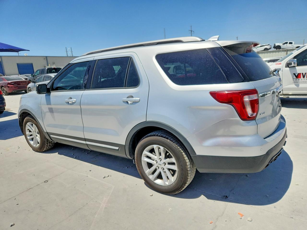 2017 FORD EXPLORER XLT — Фото 2 из 13