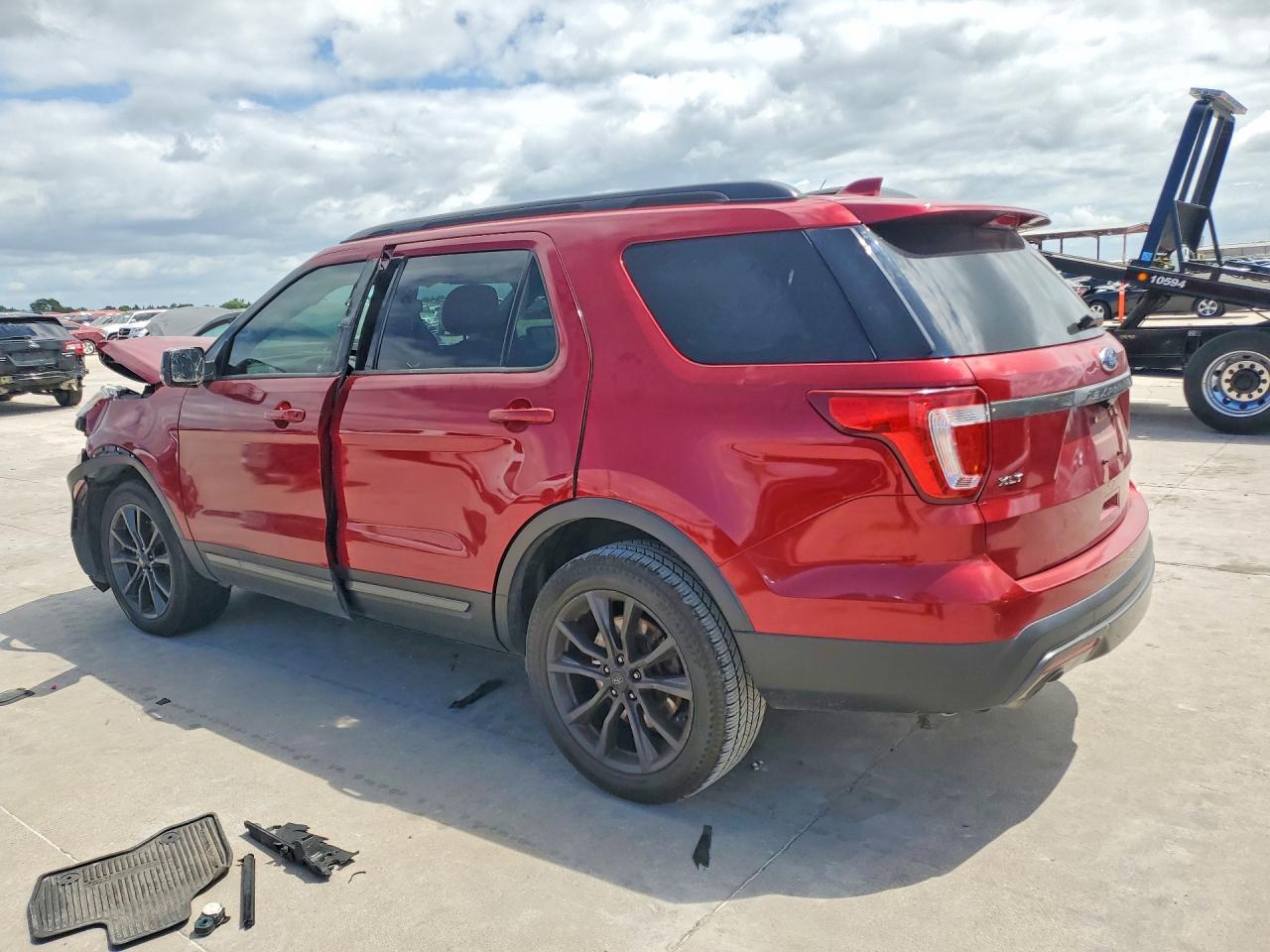 2017 FORD EXPLORER XLT — Фото 2 из 13