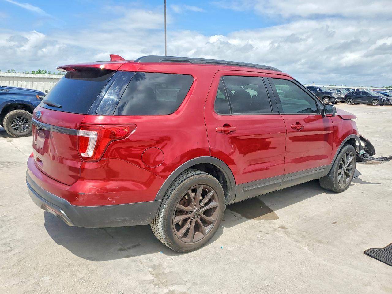2017 FORD EXPLORER XLT — Фото 3 из 13