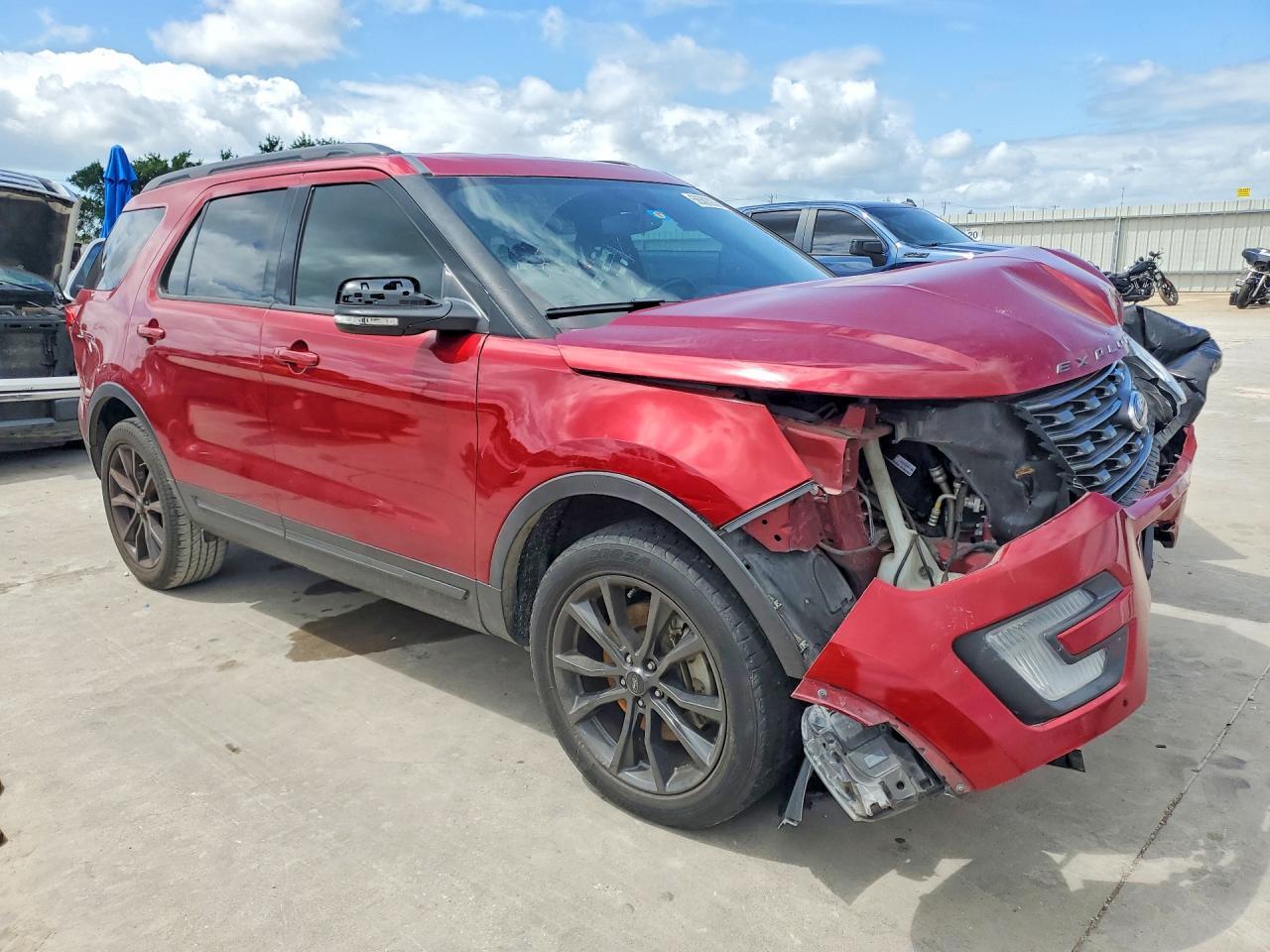 2017 FORD EXPLORER XLT — Фото 4 из 13