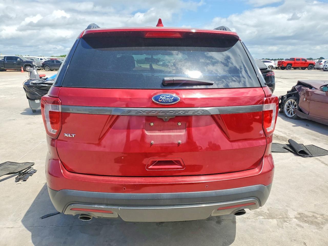 2017 FORD EXPLORER XLT — Фото 6 из 13
