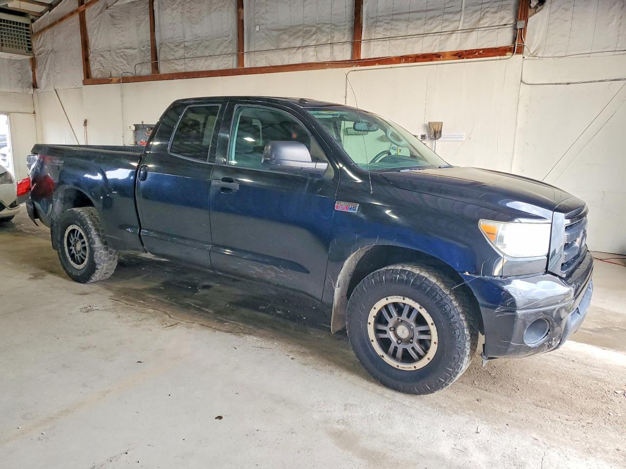 2013 TOYOTA TUNDRA DOUBLE CAB SR5 — Фото 4 из 12