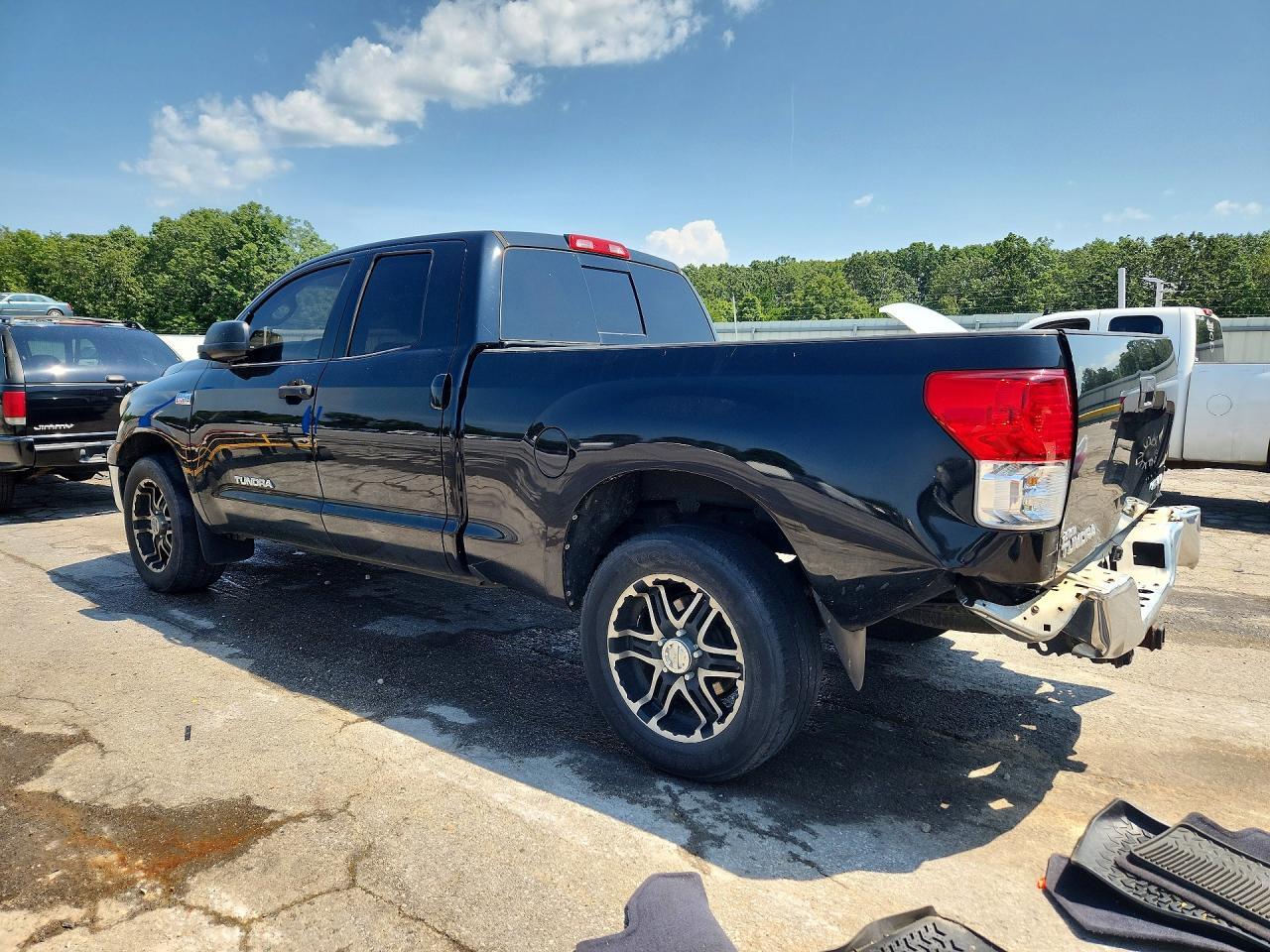 2013 TOYOTA TUNDRA DOUBLE CAB SR5 — Фото 2 из 12
