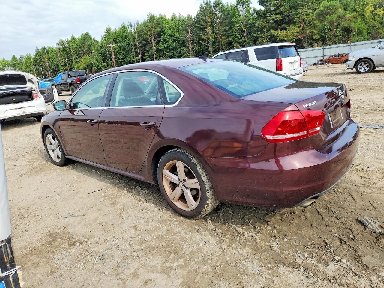 2013 VOLKSWAGEN PASSAT SE — Фото 2 из 12