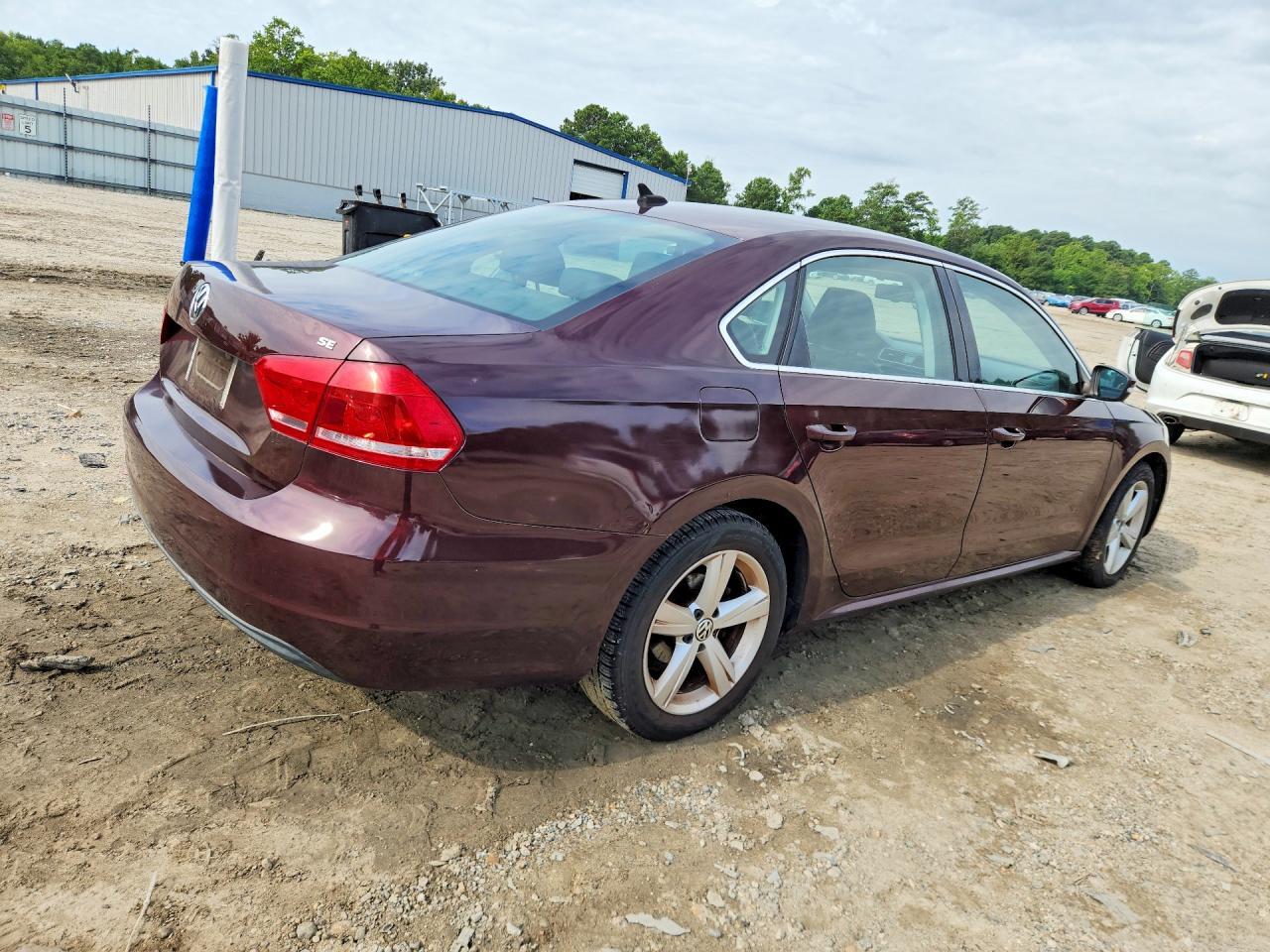 2013 VOLKSWAGEN PASSAT SE — Фото 3 из 12