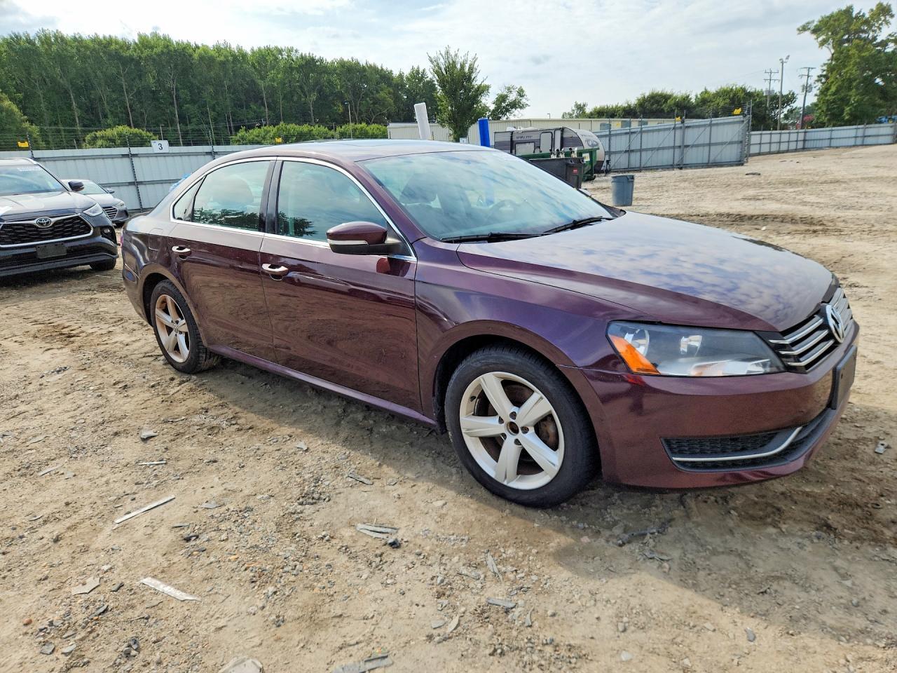 2013 VOLKSWAGEN PASSAT SE — Фото 4 из 12