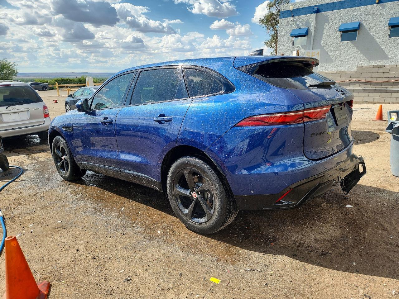 SADCJ2EX3MA678113 2021 JAGUAR F-PACE photo no. 2