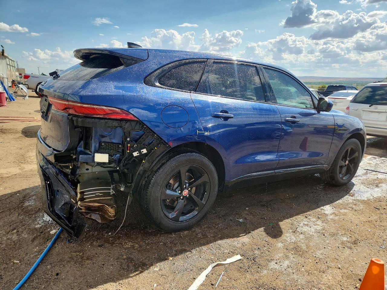 SADCJ2EX3MA678113 2021 JAGUAR F-PACE photo no. 3