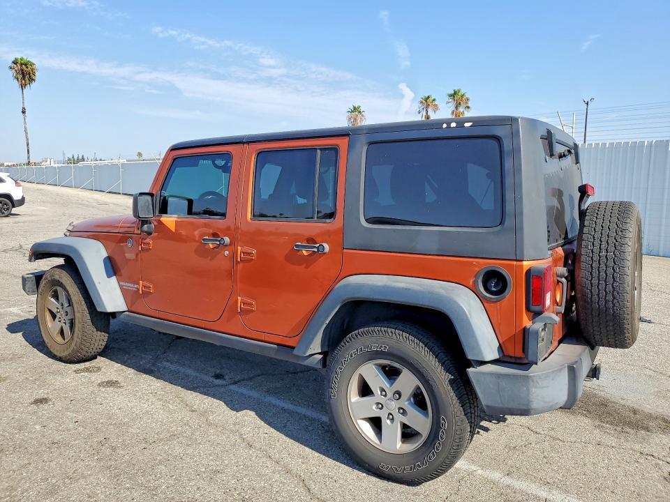 1J4HA3H13BL520624 2011 JEEP WRANGLER UNLIMITED photo no. 2
