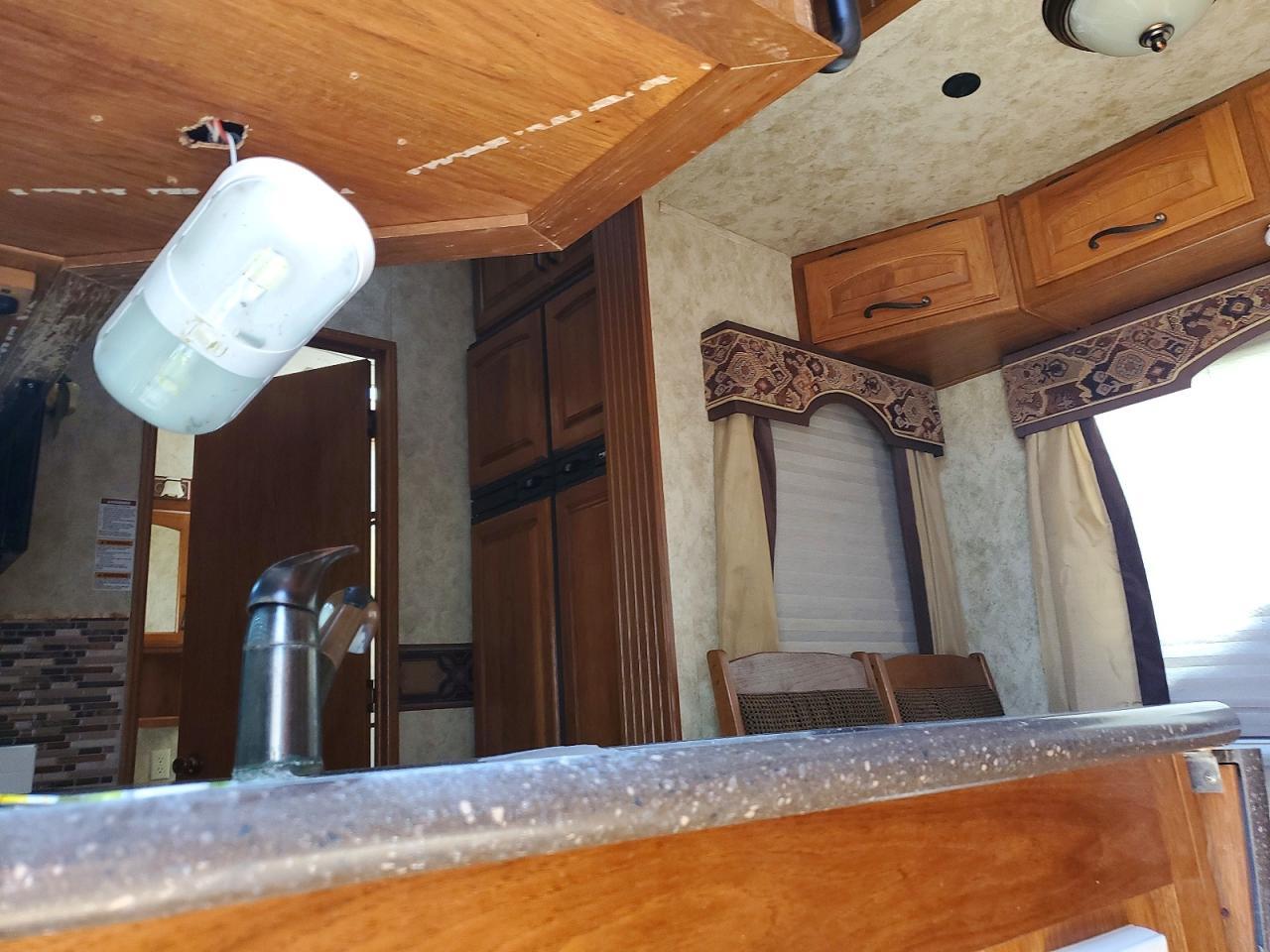 2011 KEYSTONE RV TRAILERS — Фото 6 из 10
