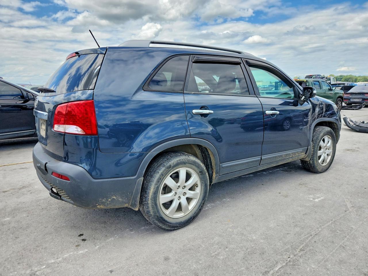 2011 KIA SORENTO LX — Фото 3 из 13