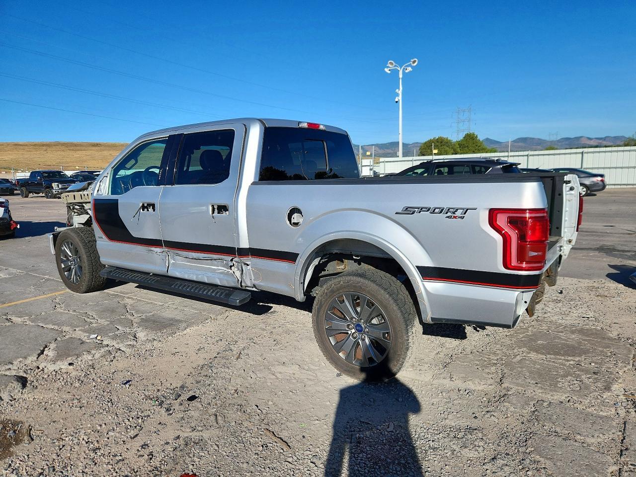 1FTFW1EG9HFA50022 2017 FORD F150 photo no. 2