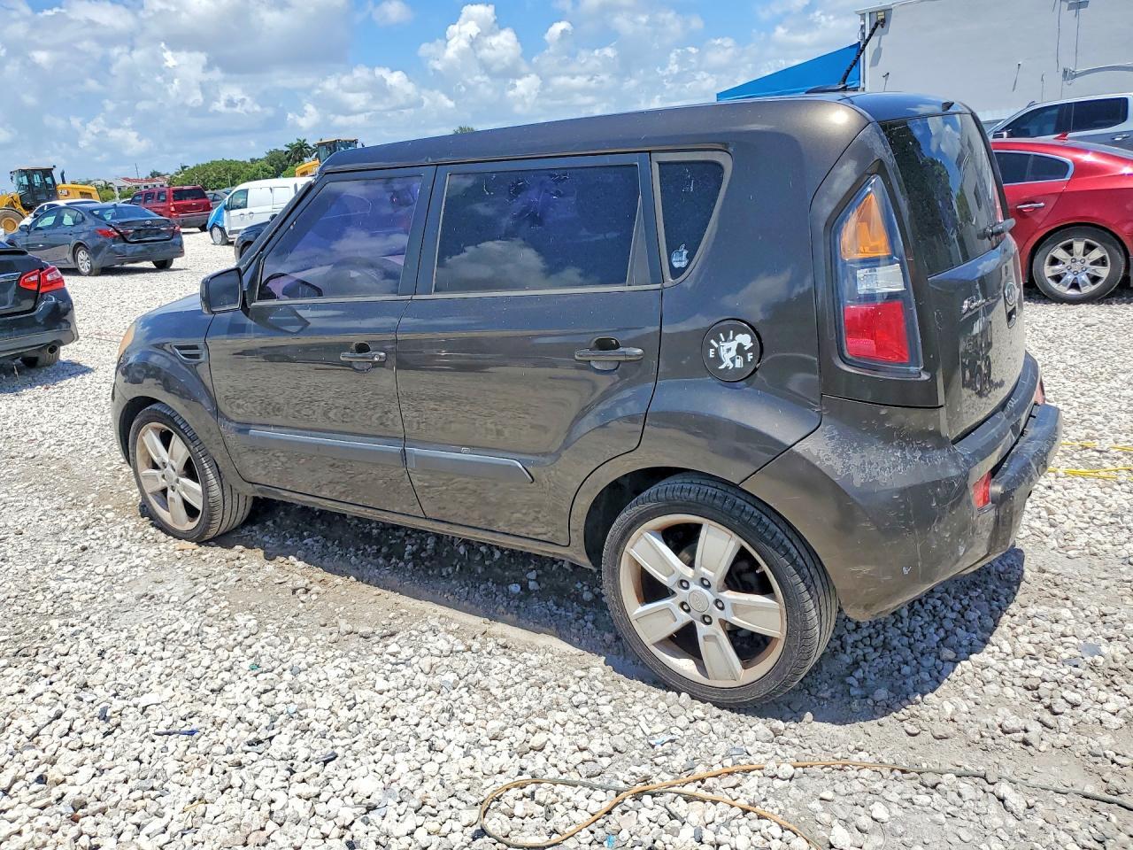 2011 KIA SOUL — Фото 2 из 12
