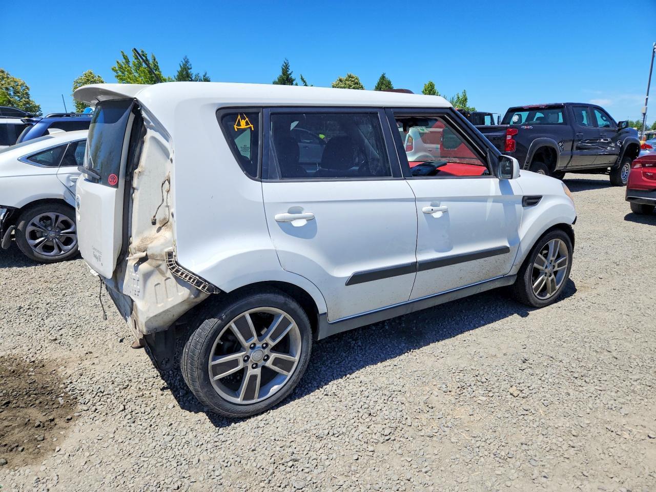 KNDJT2A23B7720846 2011 KIA SOUL photo no. 3