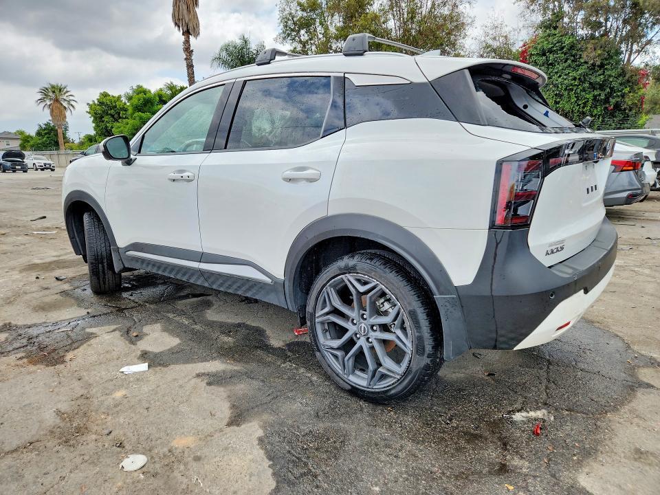 2025 NISSAN KICKS SR — Фото 2 из 13