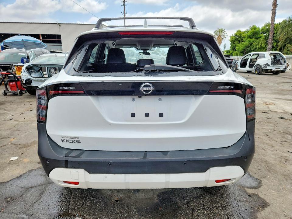 2025 NISSAN KICKS SR — Фото 6 из 13