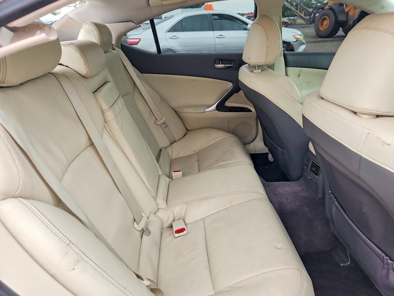 2011 LEXUS IS 250 — Фото 10 из 13