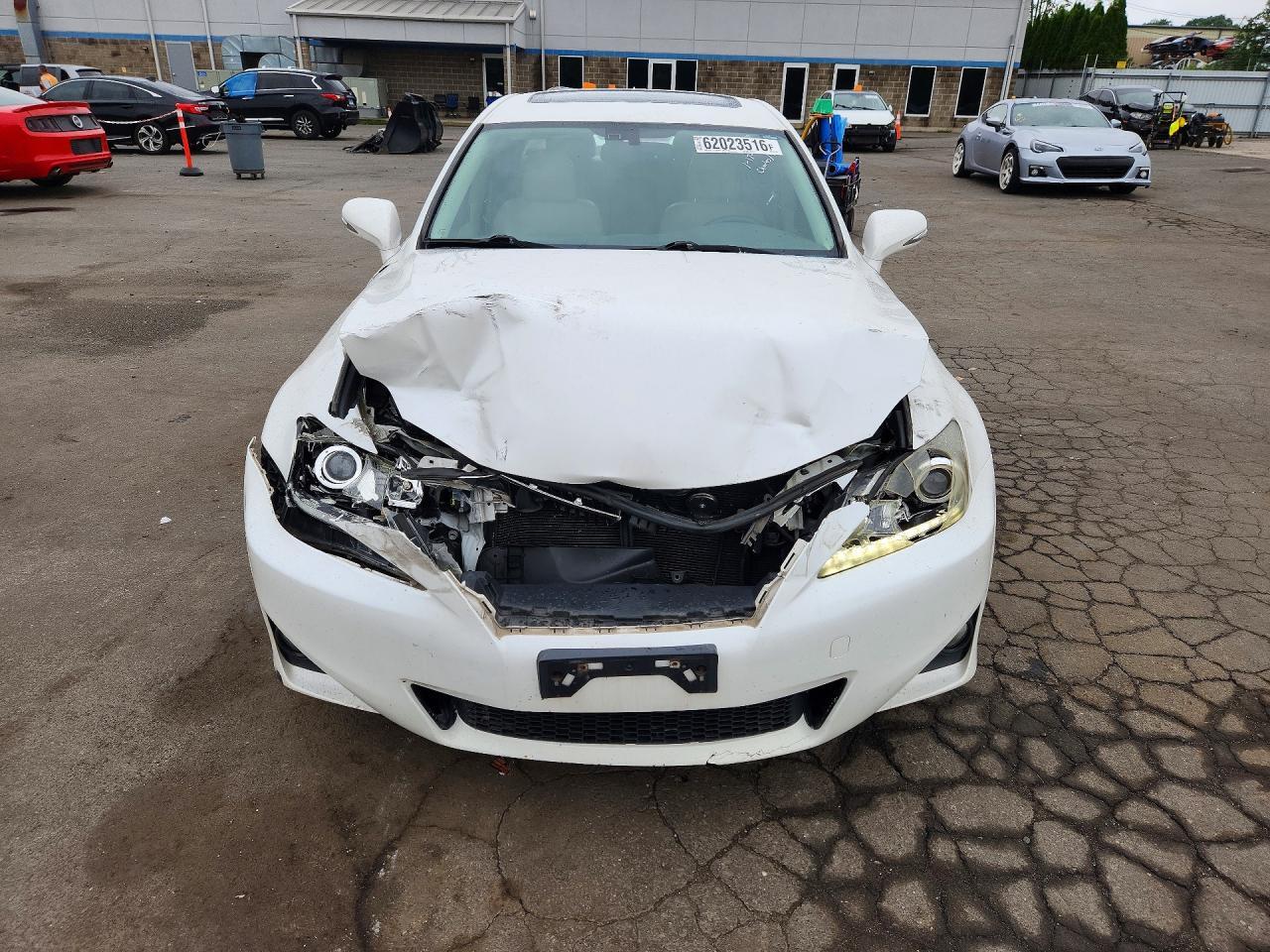 2011 LEXUS IS 250 — Фото 5 из 13