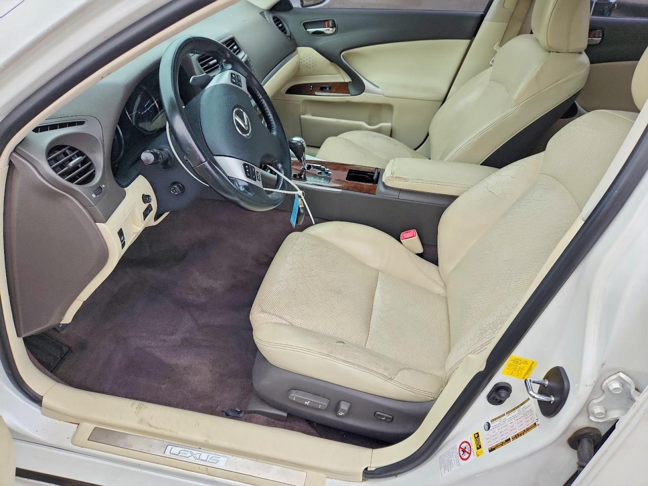2011 LEXUS IS 250 — Фото 7 из 13
